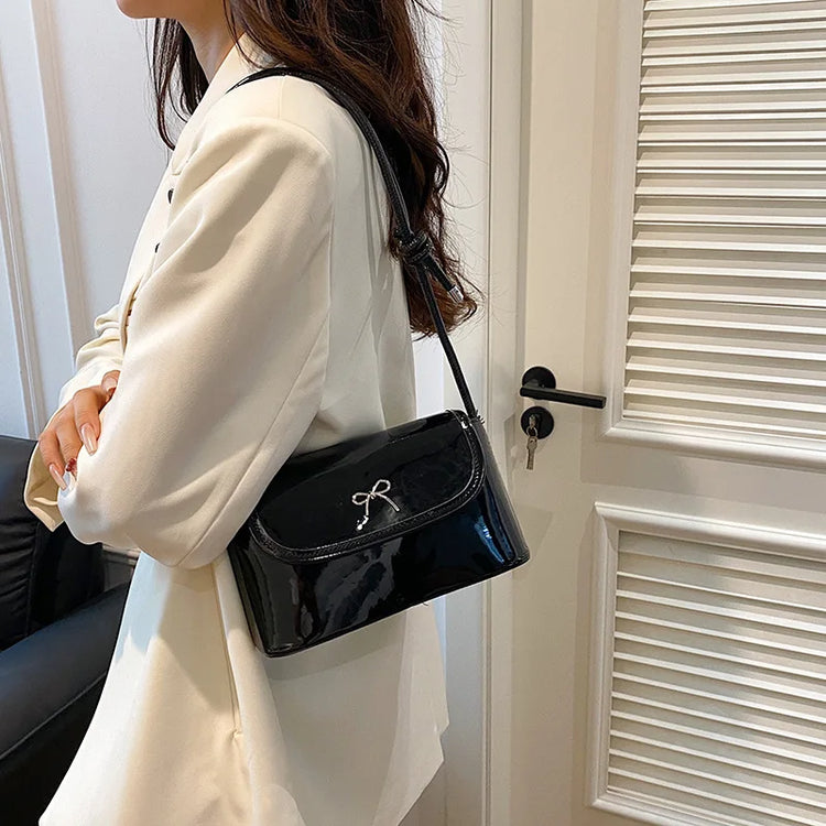 Charming Bow Purse