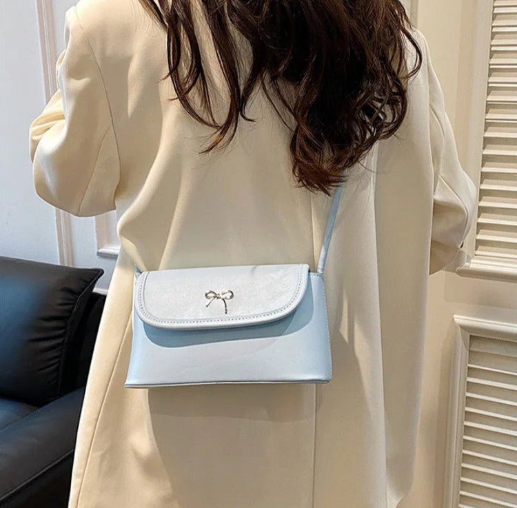 Charming Bow Purse