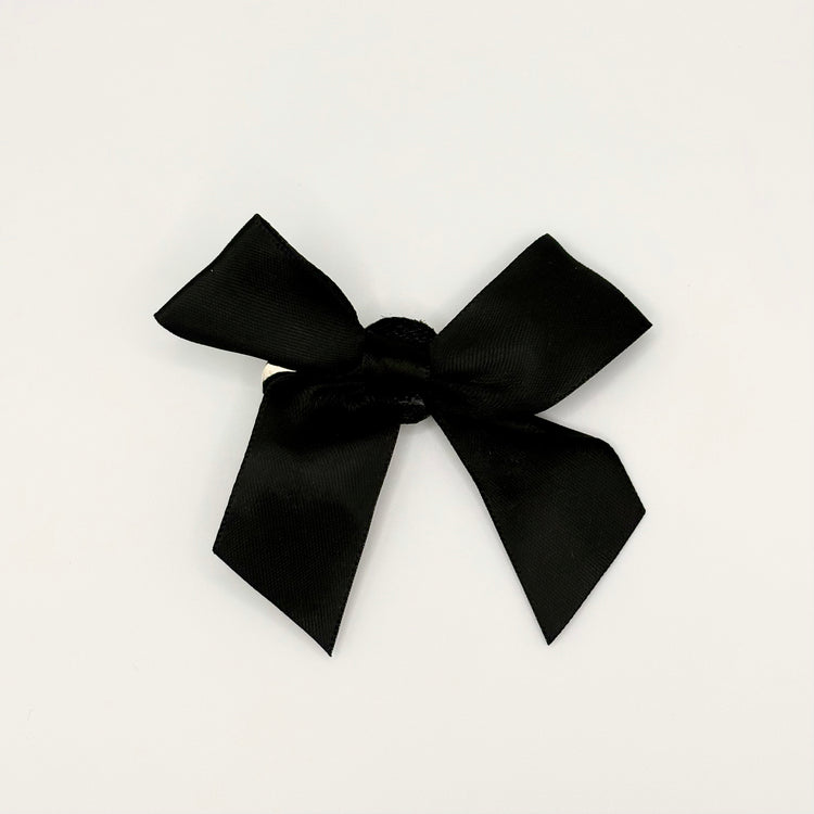 Front of the small classic Two Moody Originals: Signature Bow Clips in the color black