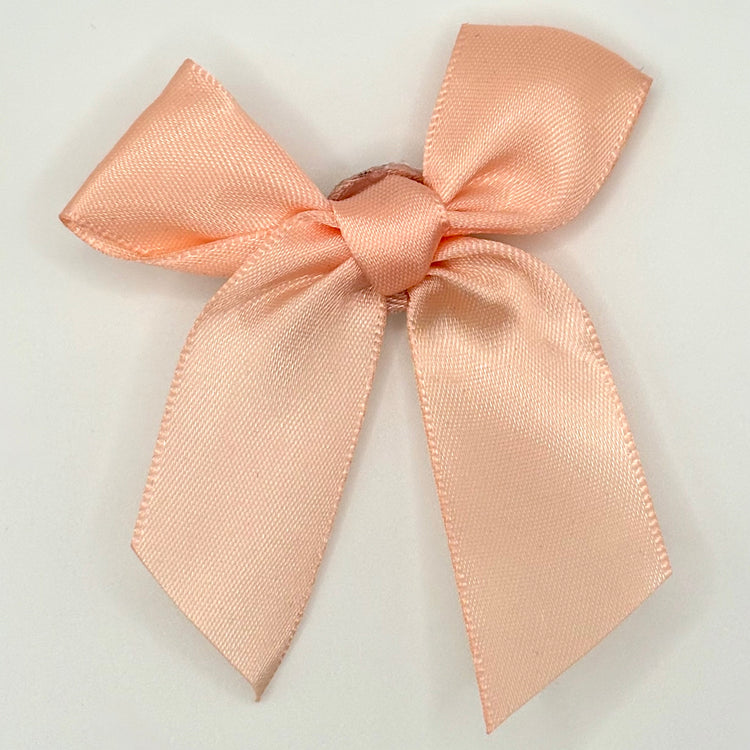 Front of the small classic Two Moody Originals: Signature Bow Clips in the color peach