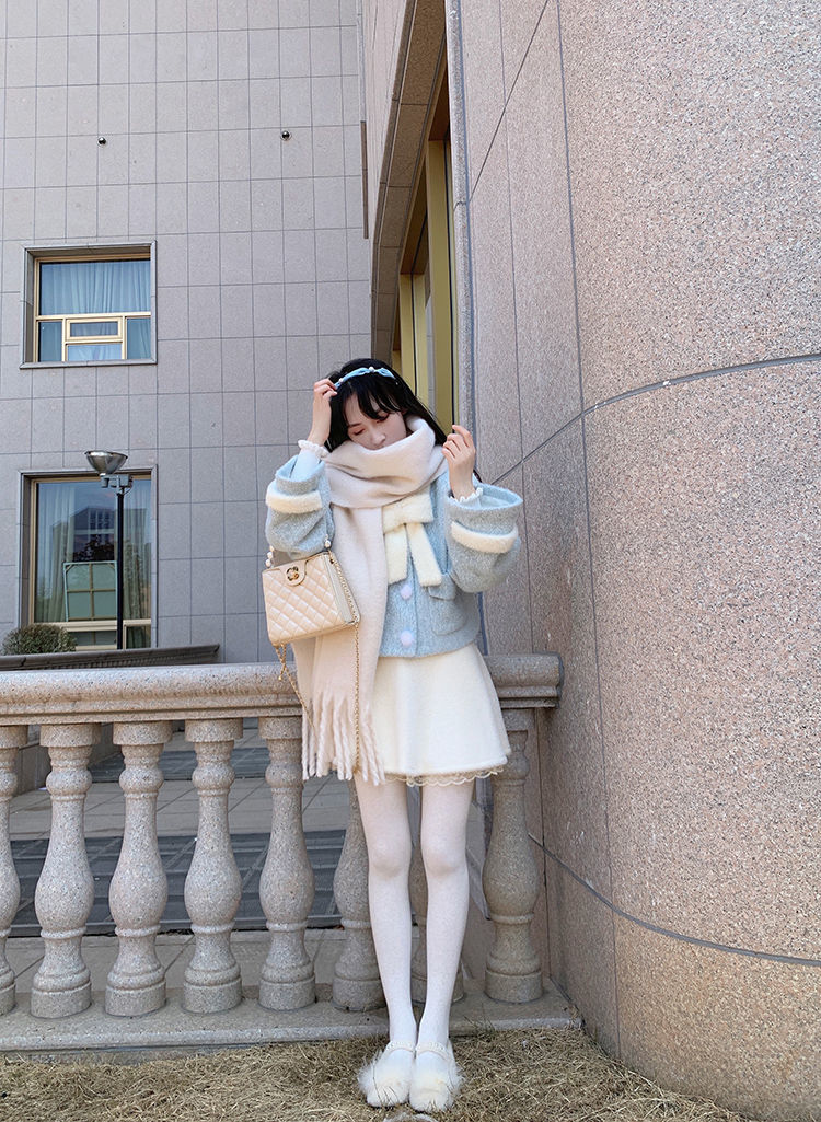 Kawaii Lace-Trim Winter Mini Skirt