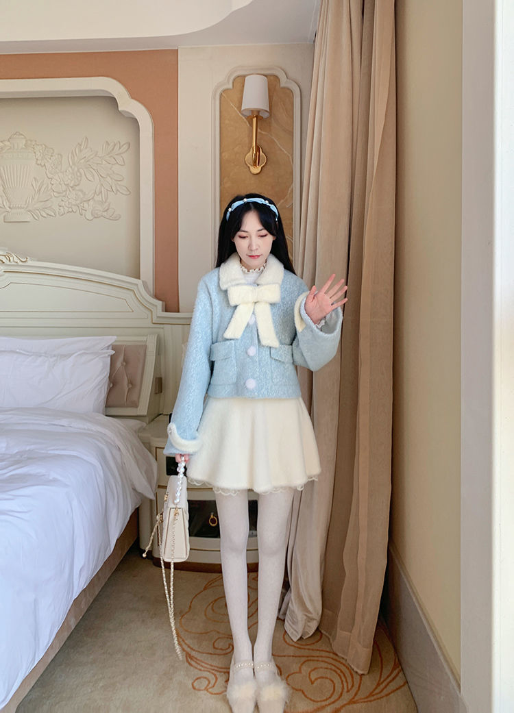 Kawaii Lace-Trim Winter Mini Skirt