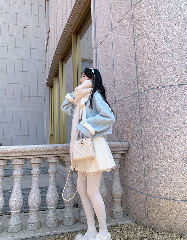 Kawaii Lace-Trim Winter Mini Skirt