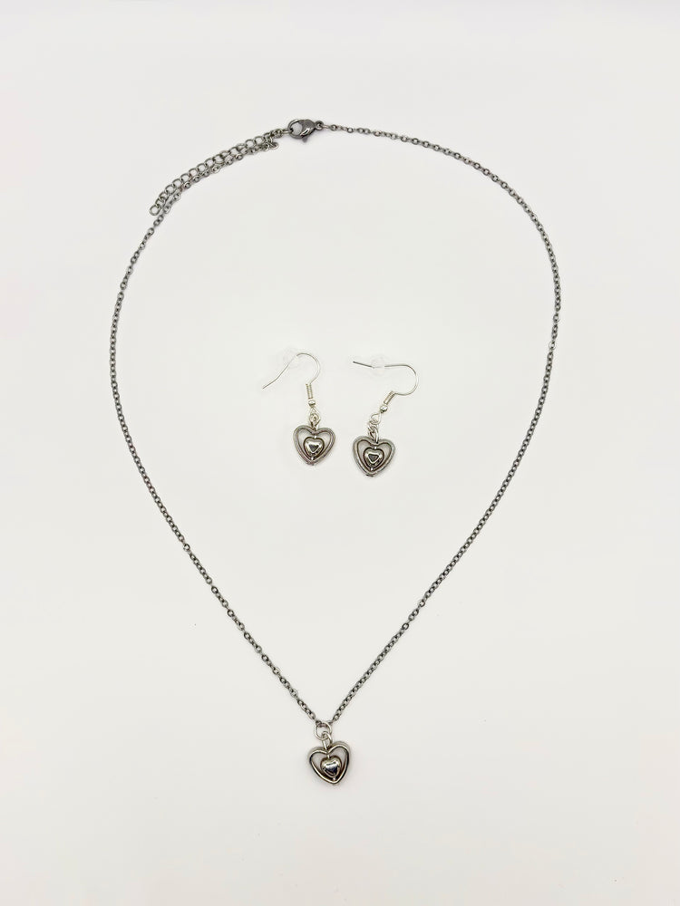 Two Moody Originals: Linked Hearts Jewelry Set – Local Stock