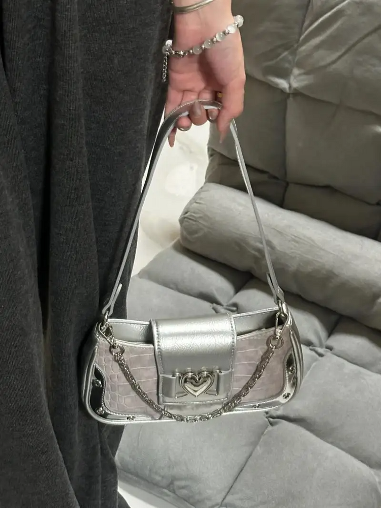 Sweetheart Shoulder Bag