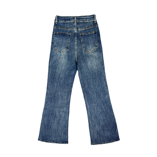 Back view of the Main Mood Cloud-Stretch Flare Jeans with two rear pockets.
