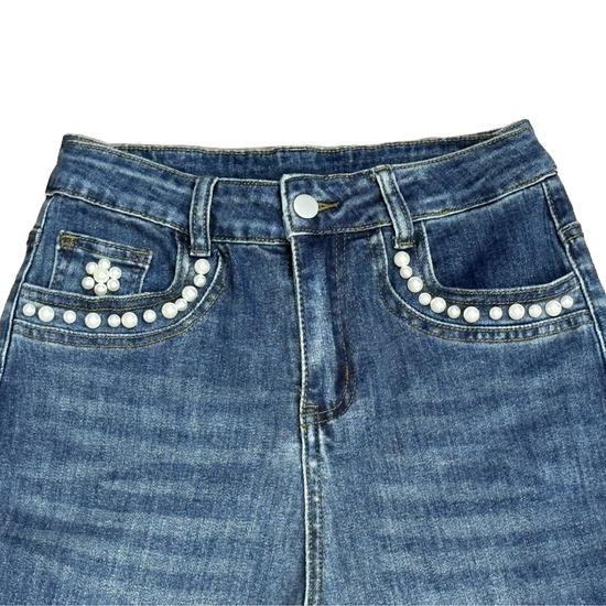 Front close-up view of the Main Mood Cloud-Stretch Flare Jeans in the style Pearly Bliss, featuring alternating small and medium pearls outlining the front pockets and a pearl flower on the fifth pocket.